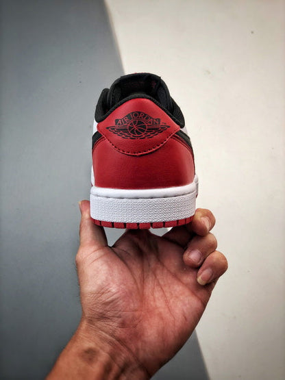 Jordan 1 Black Toe à tige basse rétro originale 2023