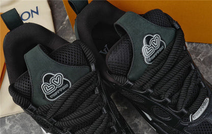 LOUIS VUITTON SKATE SNEAKER BLACK WHITE