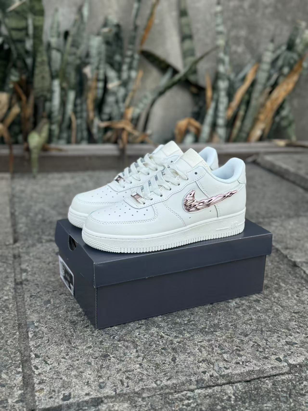 Nike Air Force 1 Low "Liquid Metal pink Swoosh"