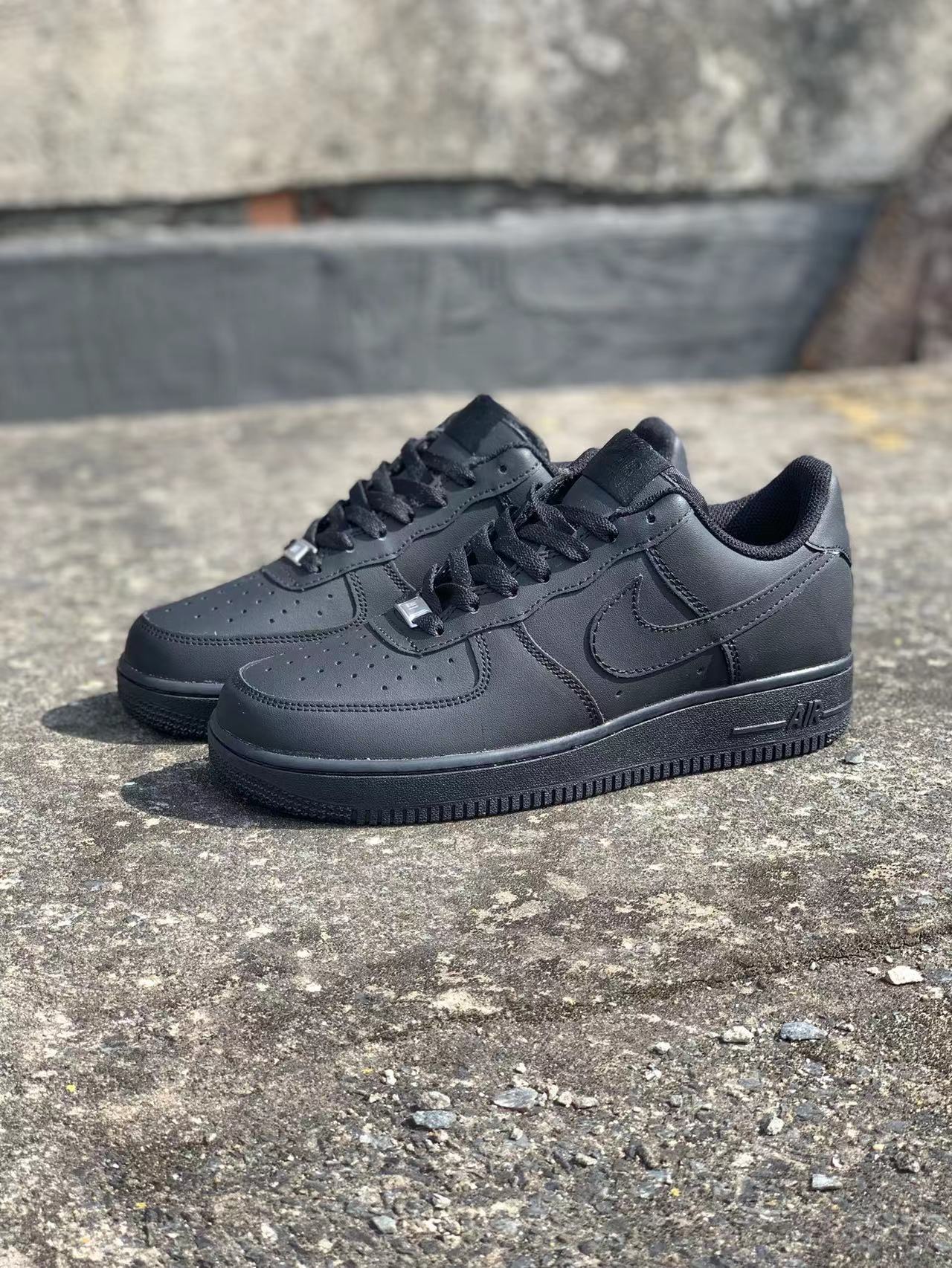 Nike Air Force 1 Low "Triple Black"