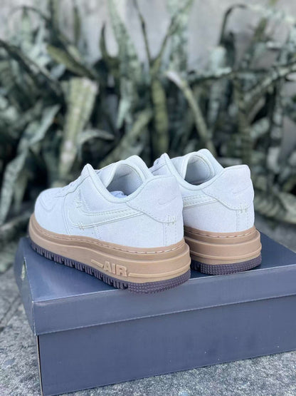 Nike Air Force 1 Luxe