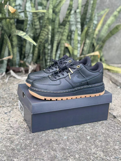 Nike Air Force 1 Luxe "black gum"