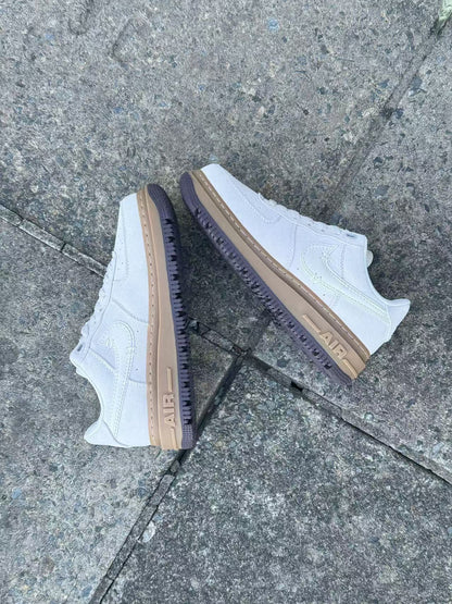 Nike Air Force 1 Luxe