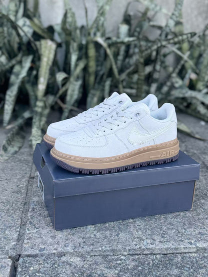 Nike Air Force 1 Luxe