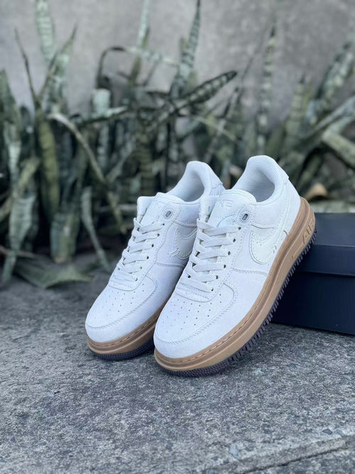 Nike Air Force 1 Luxe
