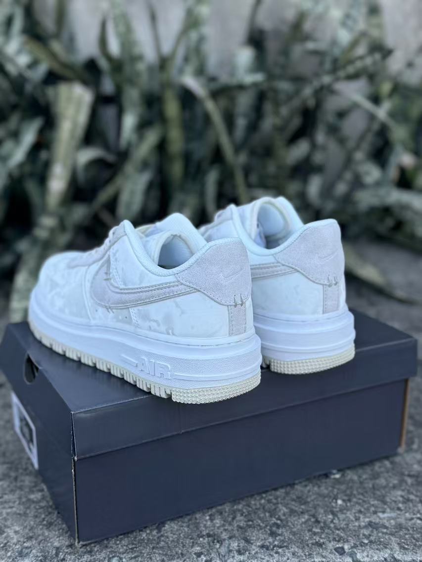 Nike Air Force 1 summit white