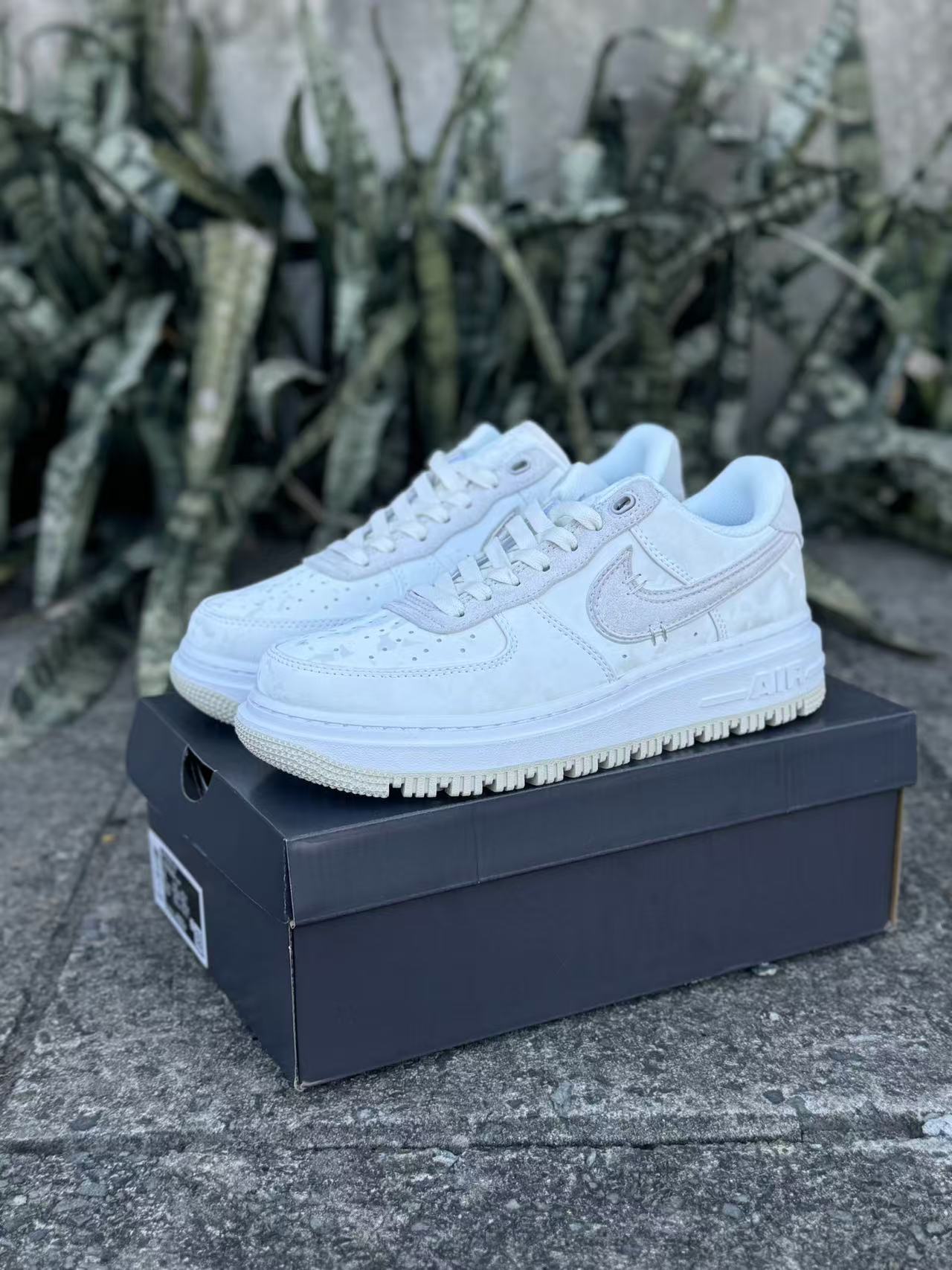 Nike Air Force 1 summit white