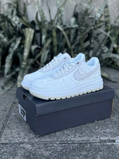 Nike Air Force 1 summit white