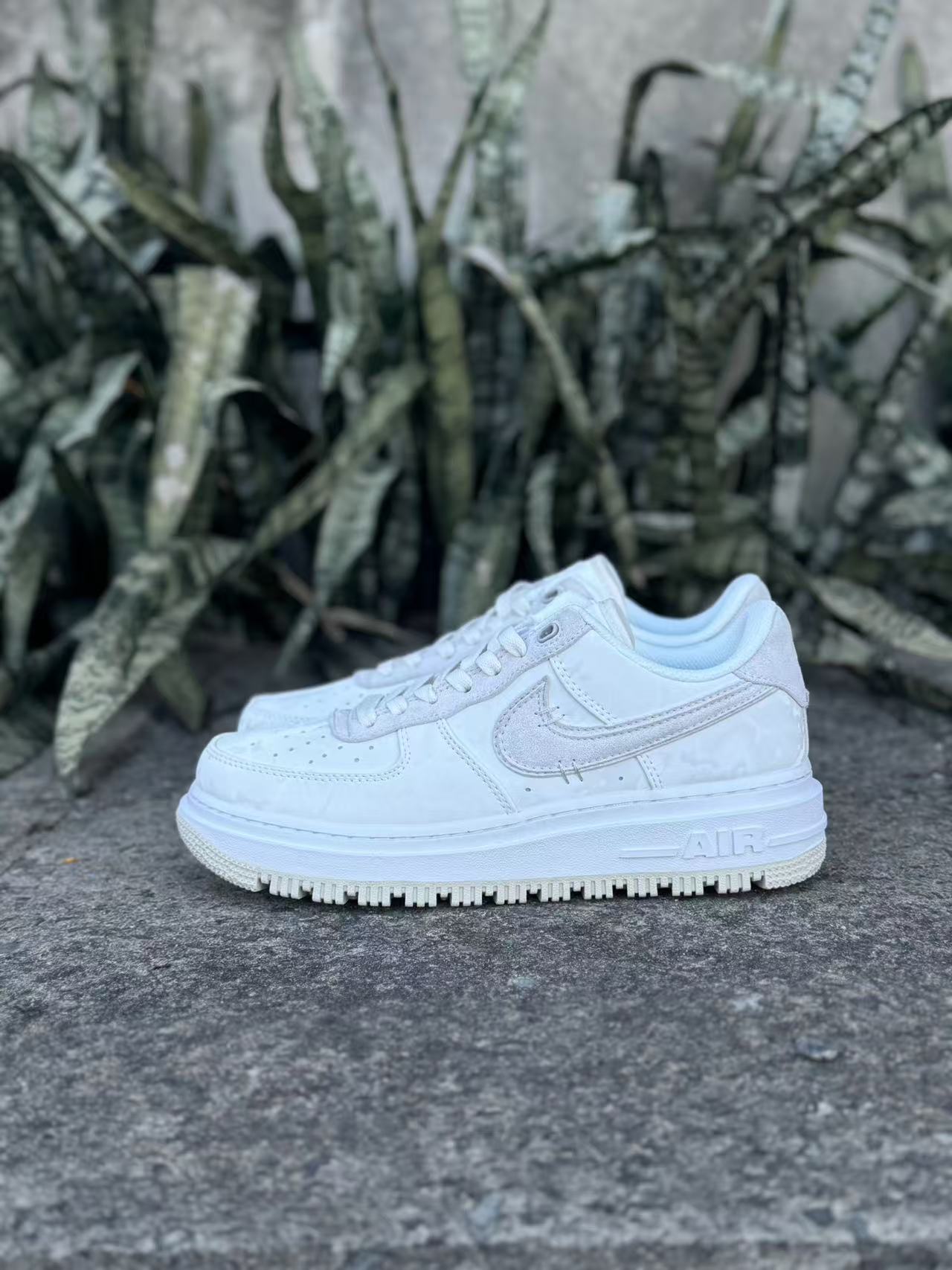 Nike Air Force 1 summit white