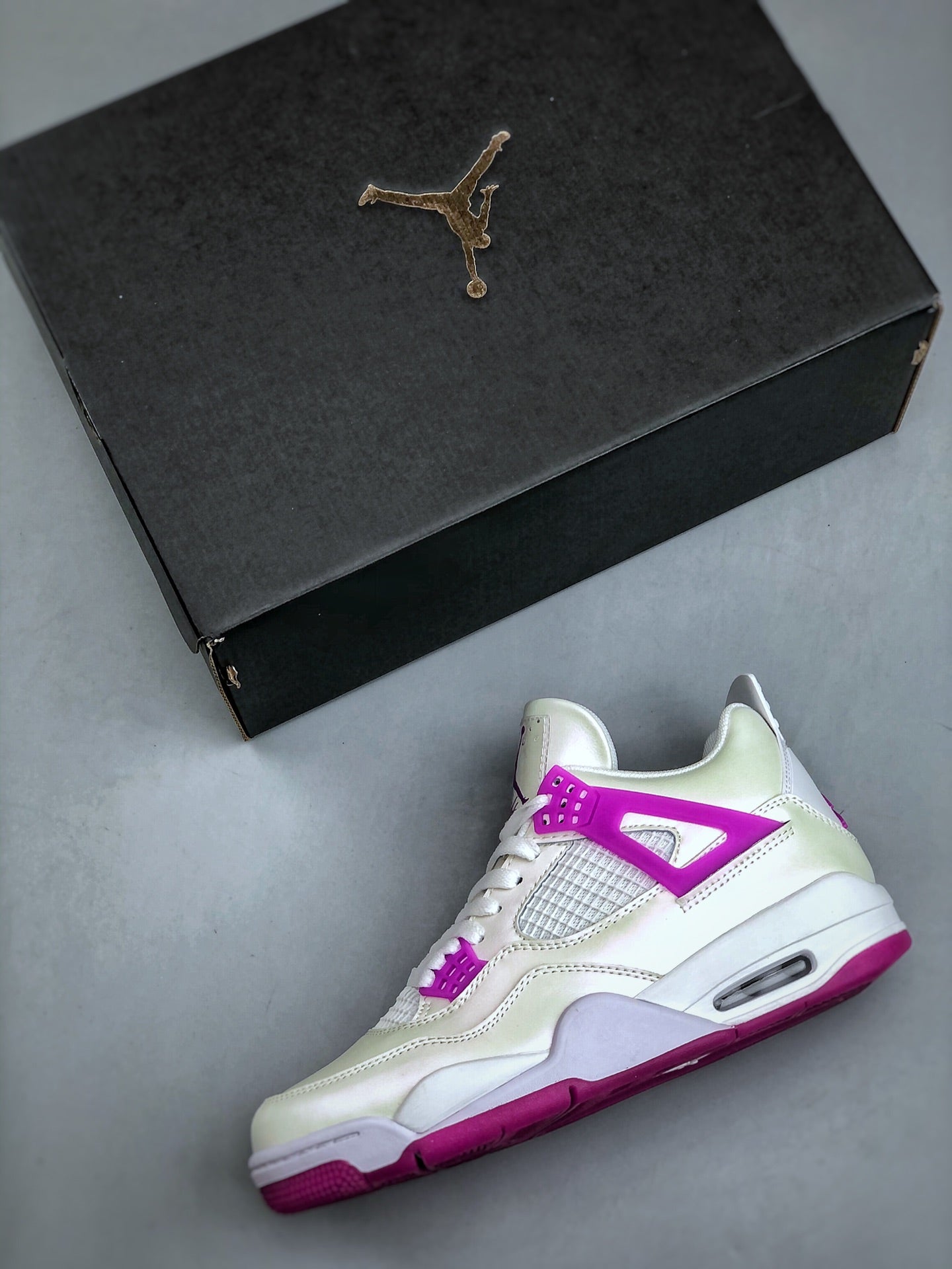Nike Air Jordan 4 Retro "Hyper Violet"