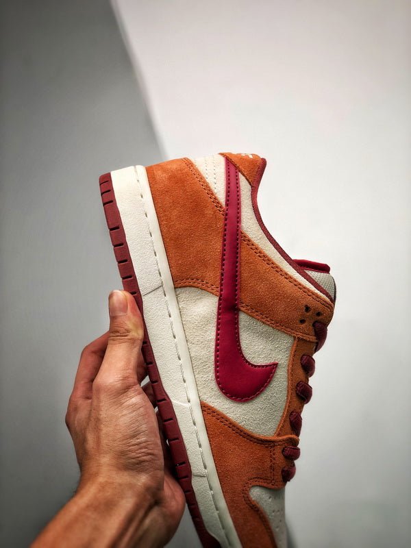 NIKE Dunk Low "Russet Cedar" - Houdini