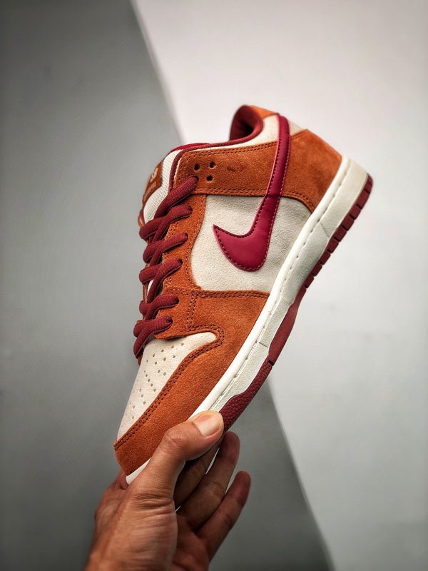 NIKE Dunk Low "Russet Cedar" - Houdini
