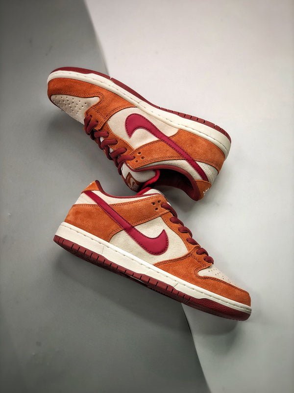 NIKE Dunk Low "Russet Cedar" - Houdini