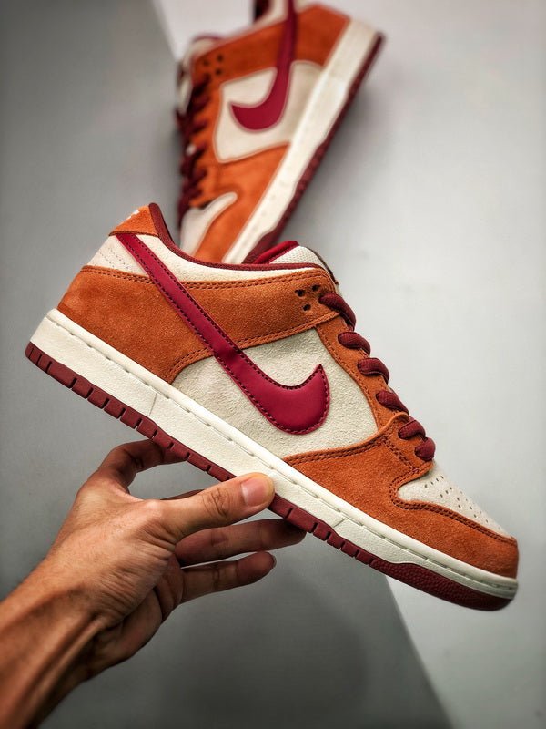 NIKE Dunk Low "Russet Cedar" - Houdini