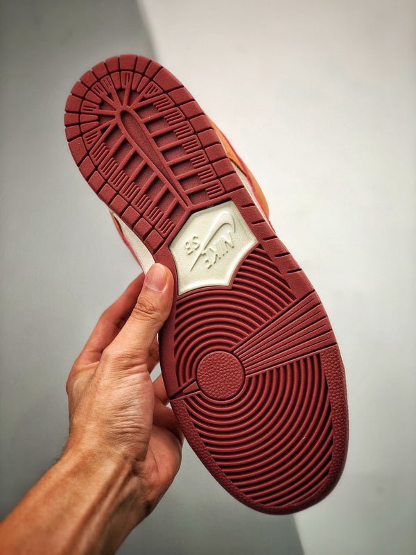 NIKE Dunk Low "Russet Cedar" - Houdini