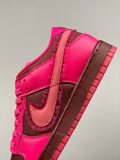 NIKE Dunk Low “Valentine’s Day” 2022 - Houdini