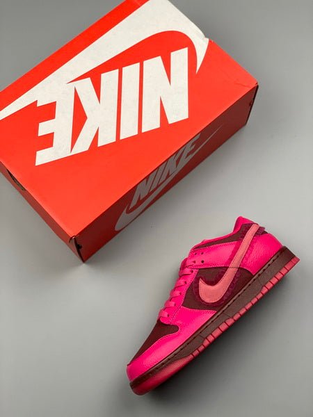 NIKE Dunk Low “Valentine’s Day” 2022 - Houdini