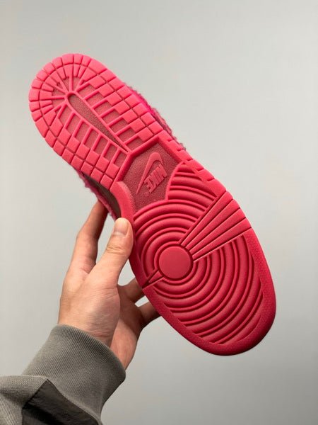 NIKE Dunk Low “Valentine’s Day” 2022 - Houdini