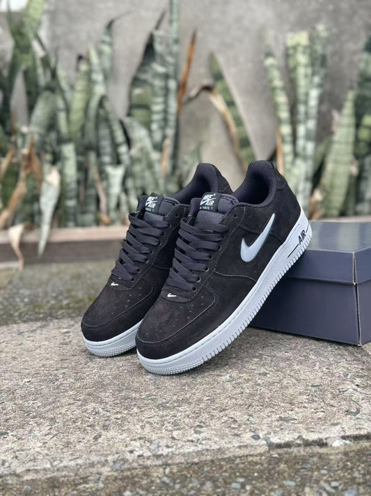 Nike Air Force 1 Low – Suede Black / Swoosh Chrome