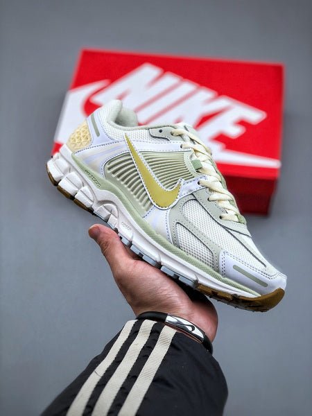 NIKE ZOOM Vomero 5 - Houdini
