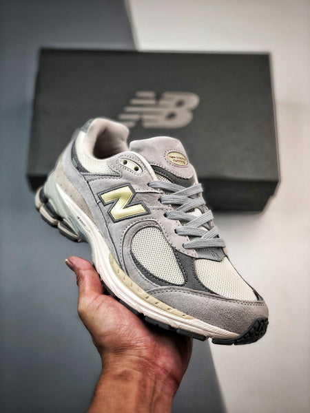 New Balance 2002R LN