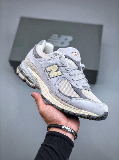 New Balance 2002R LN