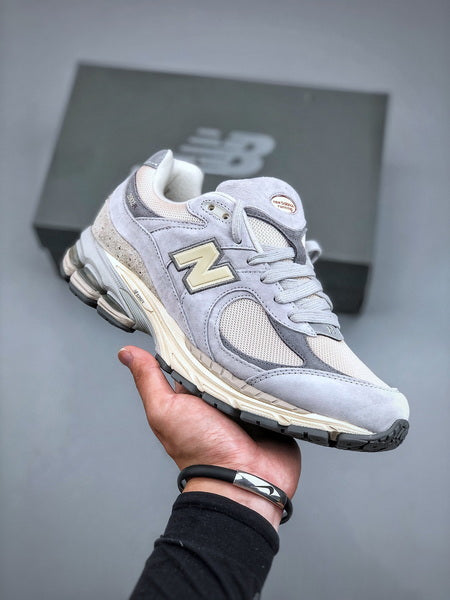 New Balance 2002R LN