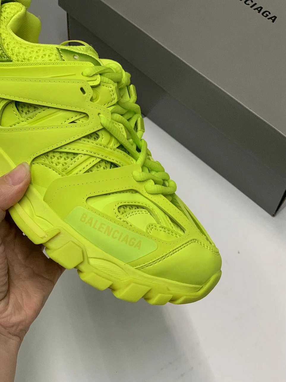 BALENCIAGA TRACK 3.0 x VERT