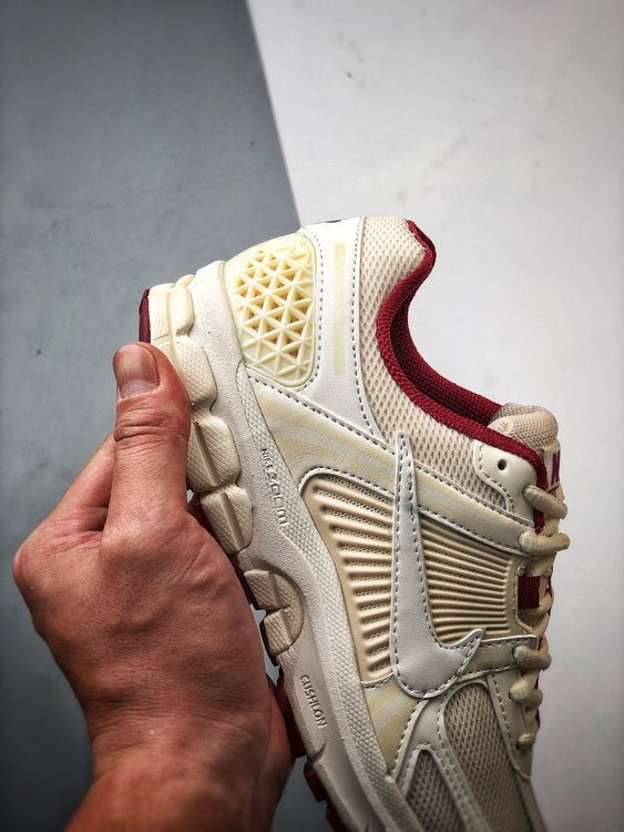 NIKE ZOOM Vomero 5 SAINT VALENTIN - Houdini