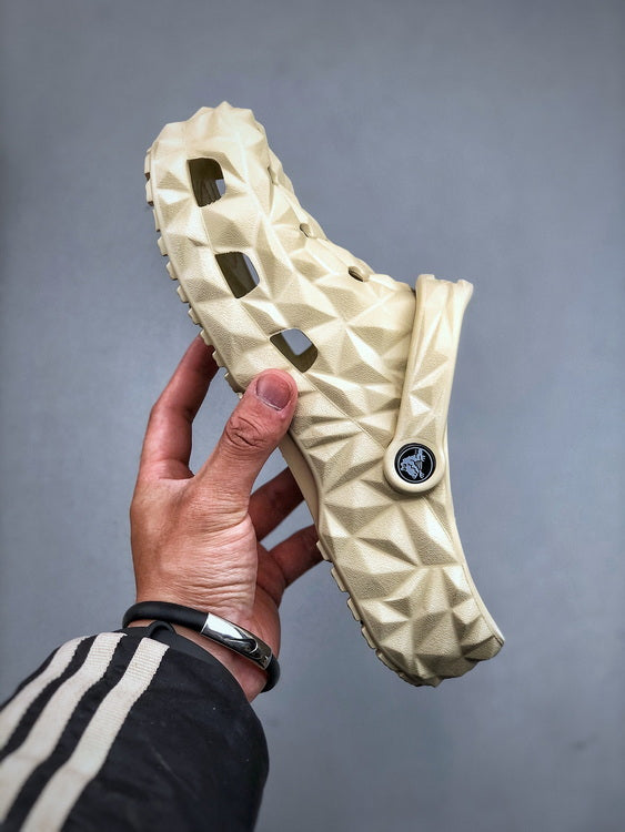 CROCS Classic Crush Marbled Clog BEIGE