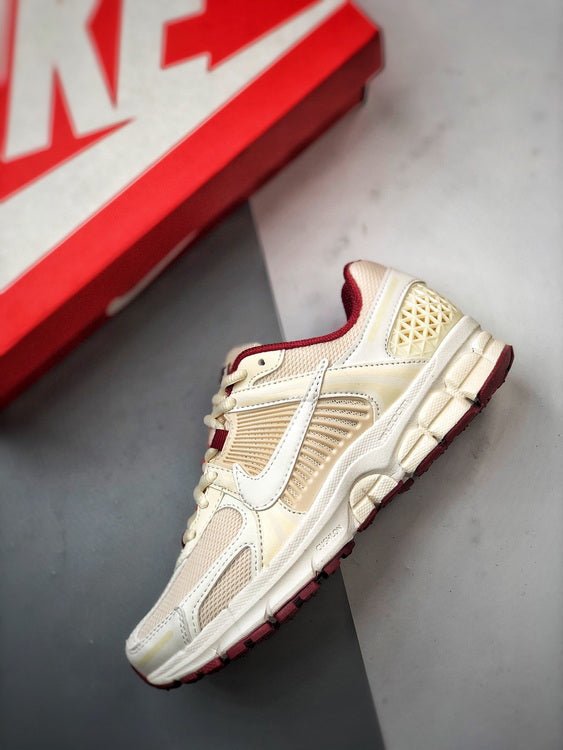 NIKE ZOOM Vomero 5 SAINT VALENTIN - Houdini