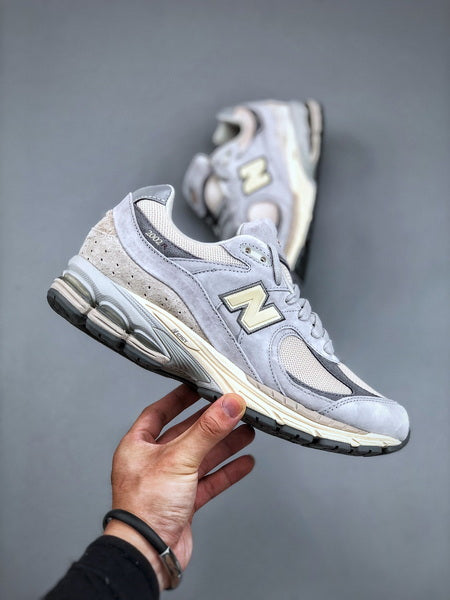 New Balance 2002R LN