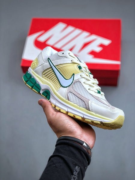 NIKE ZOOM Vomero 5 - Houdini