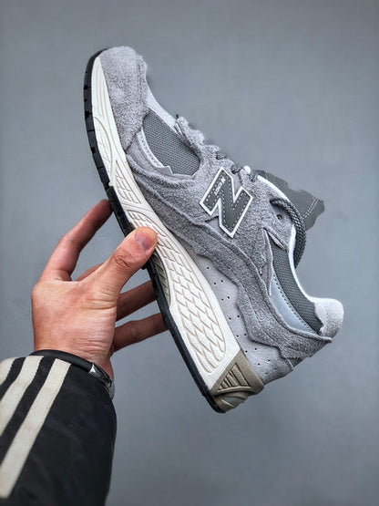 New Balance 2002R DM