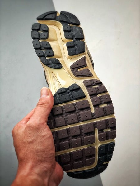 NIKE ZOOM Vomero 5 - Houdini