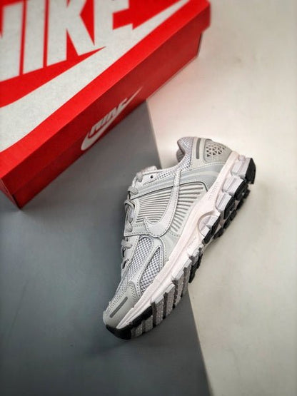 NIKE ZOOM Vomero 5 - Houdini