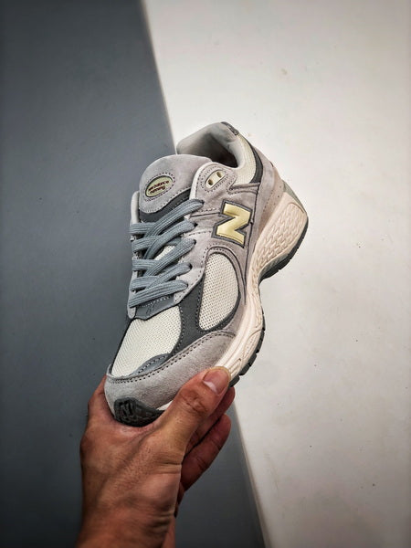 New Balance 2002R LN