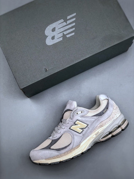 New Balance 2002R LN