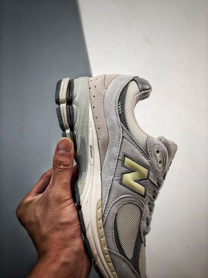 New Balance 2002R LN