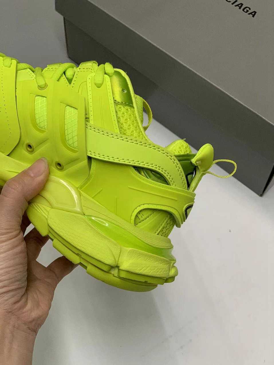 BALENCIAGA TRACK 3.0 x VERT