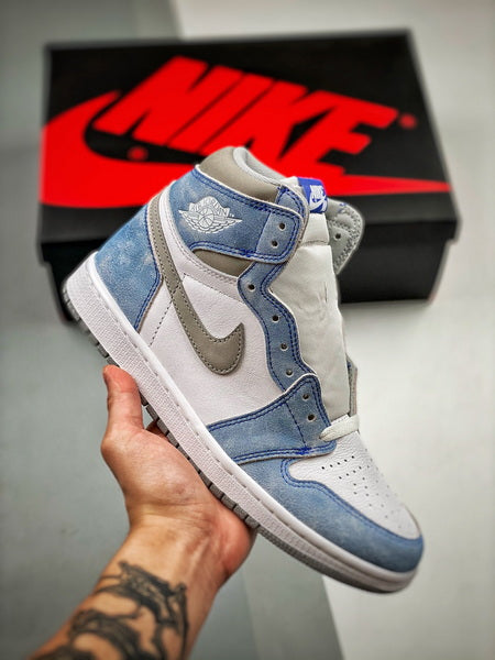 Air Jordan 1 High "Hyper Royal"