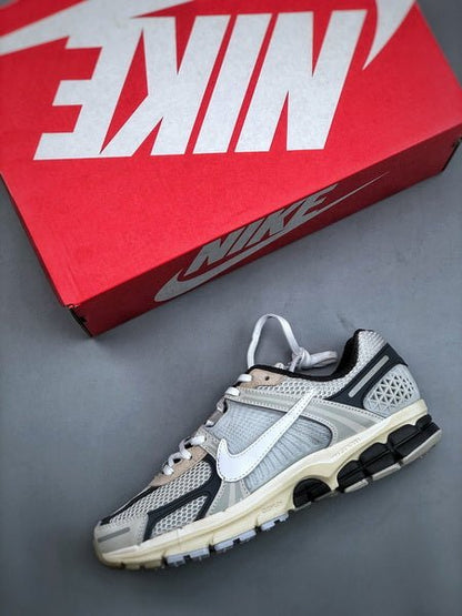 NIKE ZOOM Vomero 5 - Houdini