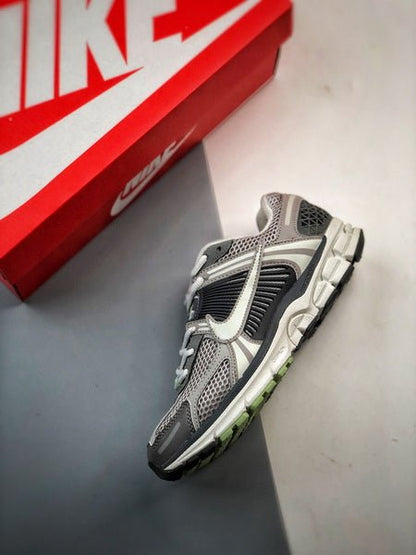 NIKE ZOOM Vomero 5 - Houdini