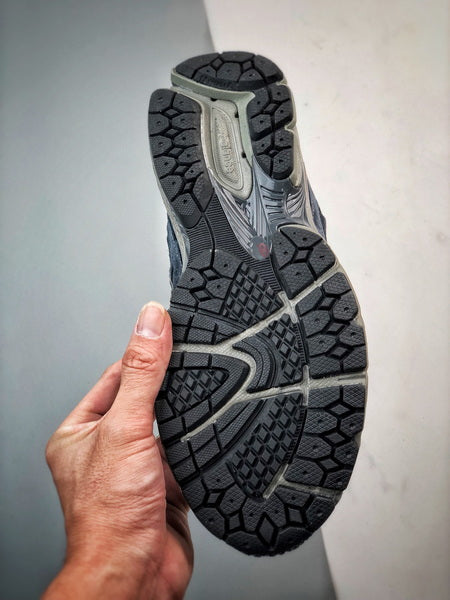 New Balance 2002R DO