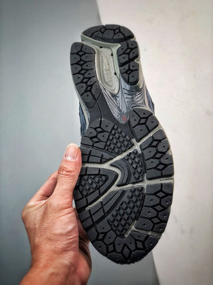 New Balance 2002R DO