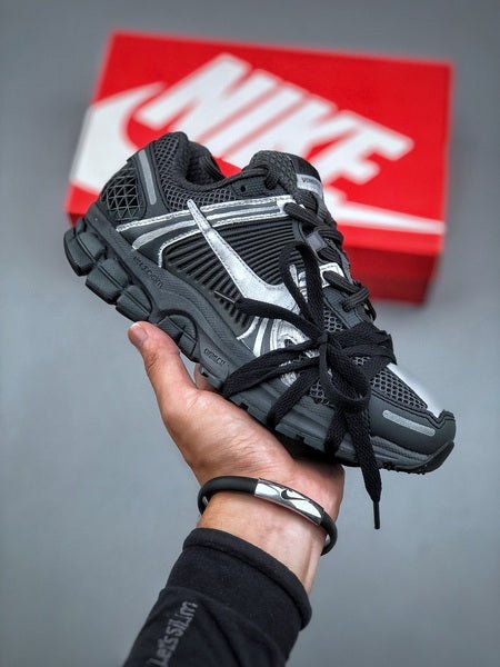 NIKE ZOOM Vomero 5 - Houdini