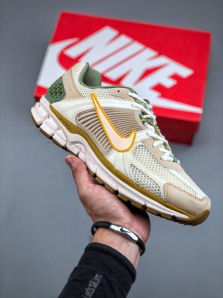 NIKE ZOOM Vomero 5 - Houdini