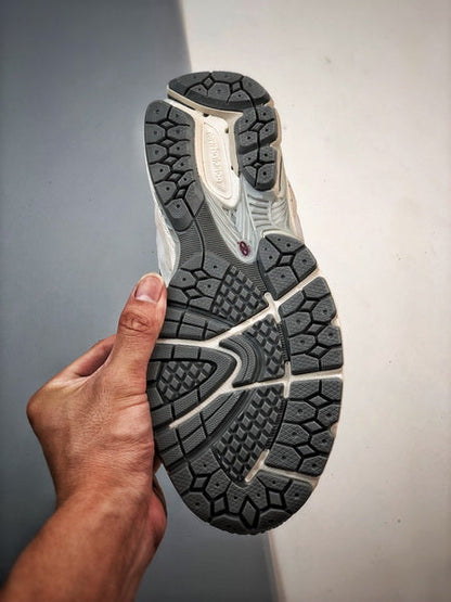 New Balance 2002R LN