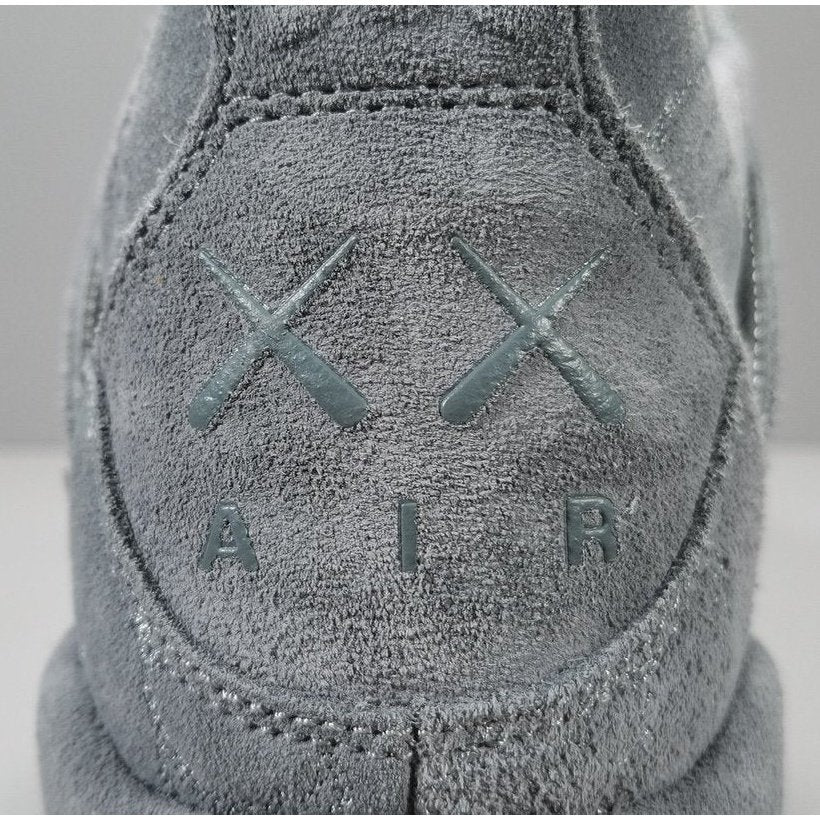 JORDAN 4 x KAWS GRIS