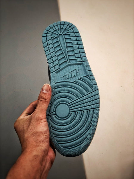 Jordan 1 Low SE Noir Dark Obsidian Snakeskin